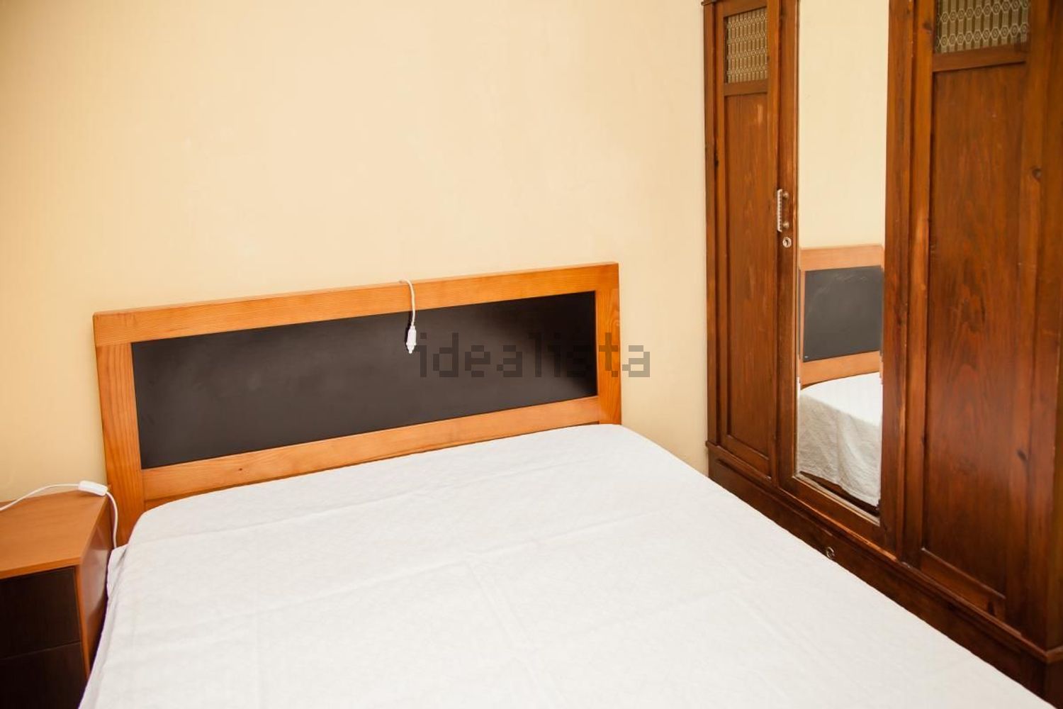 出租房间在Rua Doutor António José de Almeida - 卧室