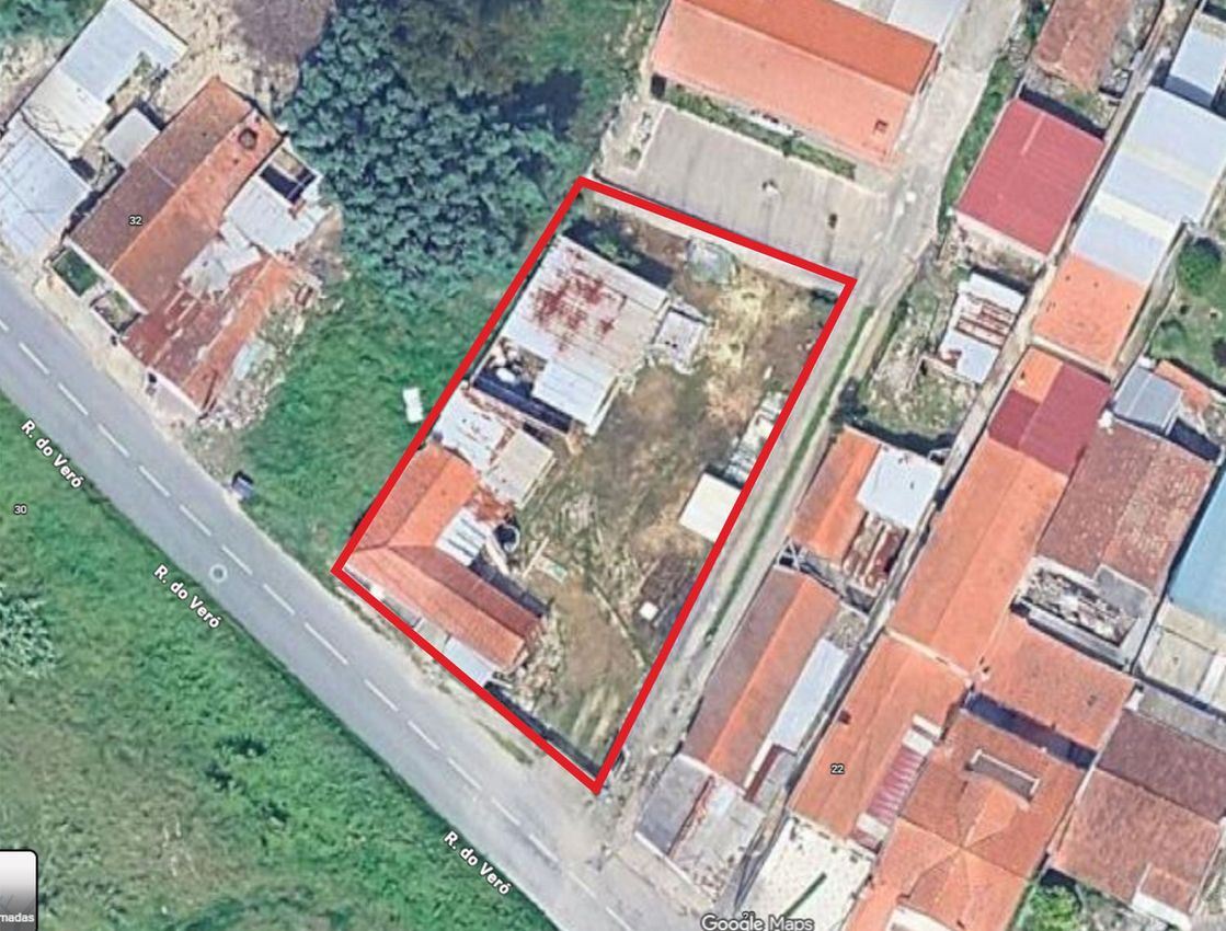 小楼房或独栋别墅出售在Rua do Veró, 101
