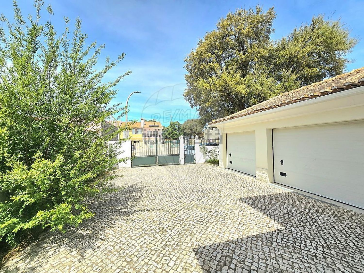 小楼房或独栋别墅出售在Rua de São Salvador da Bahia - 外立面