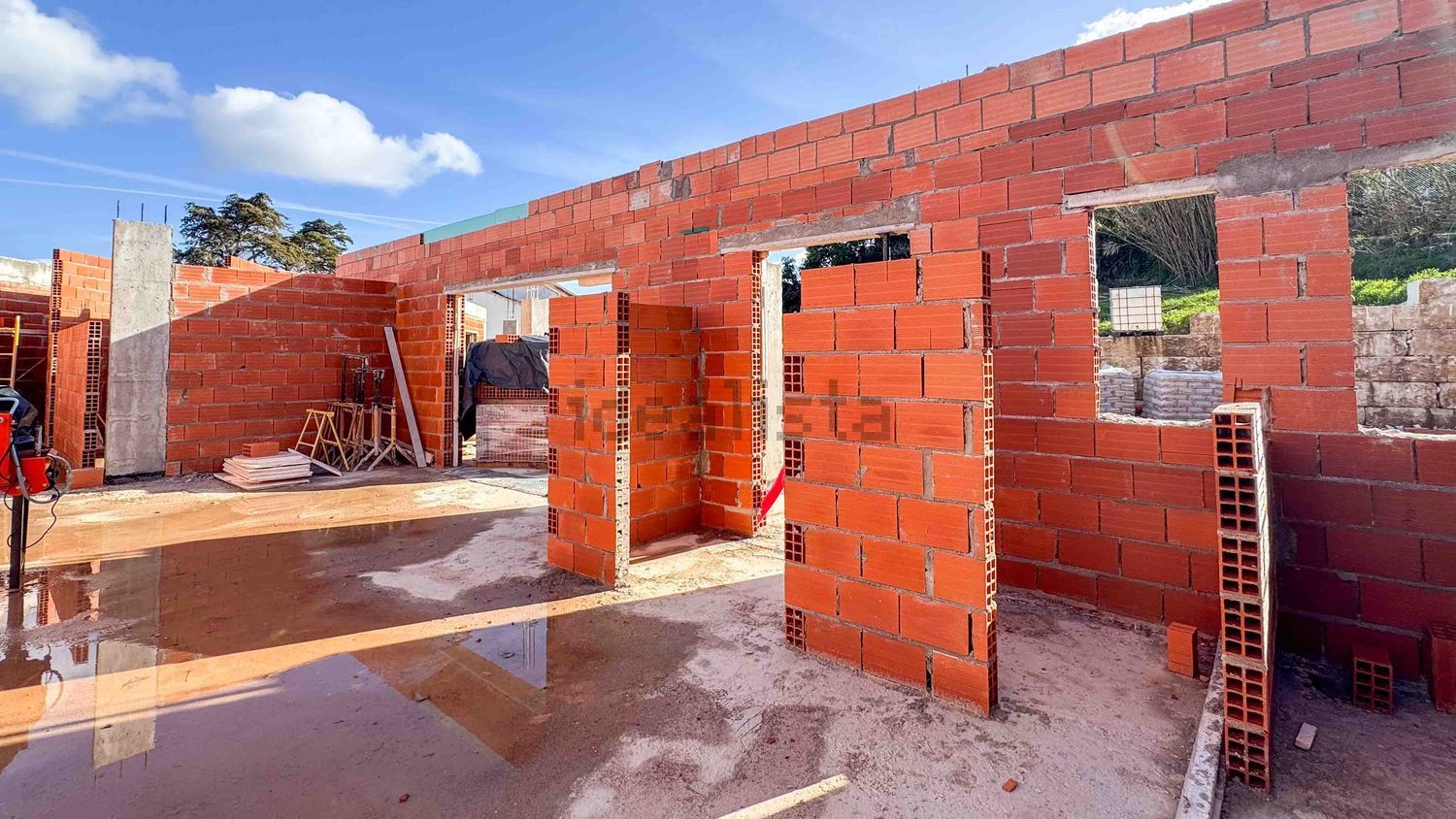 小楼房或独栋别墅出售在Salir de Matos - 详情