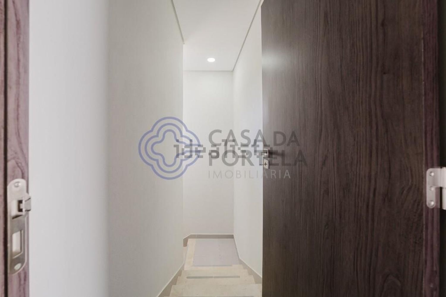 小楼房或独栋别墅出售在Rua do Cabeço da Fonte, 16 - 过道