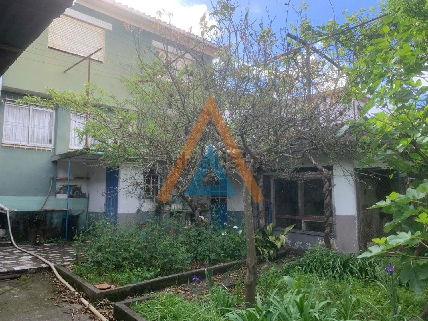 小楼房或独栋别墅出售在Vila de Cucujães - 花园