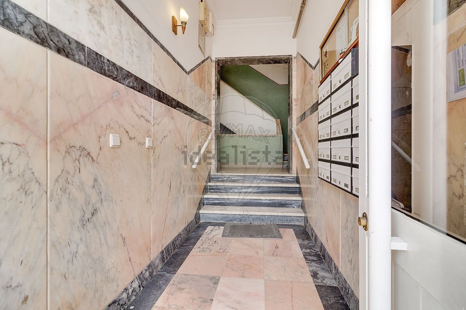 公寓 t3出售在Avenida General Humberto Delgado - 详情