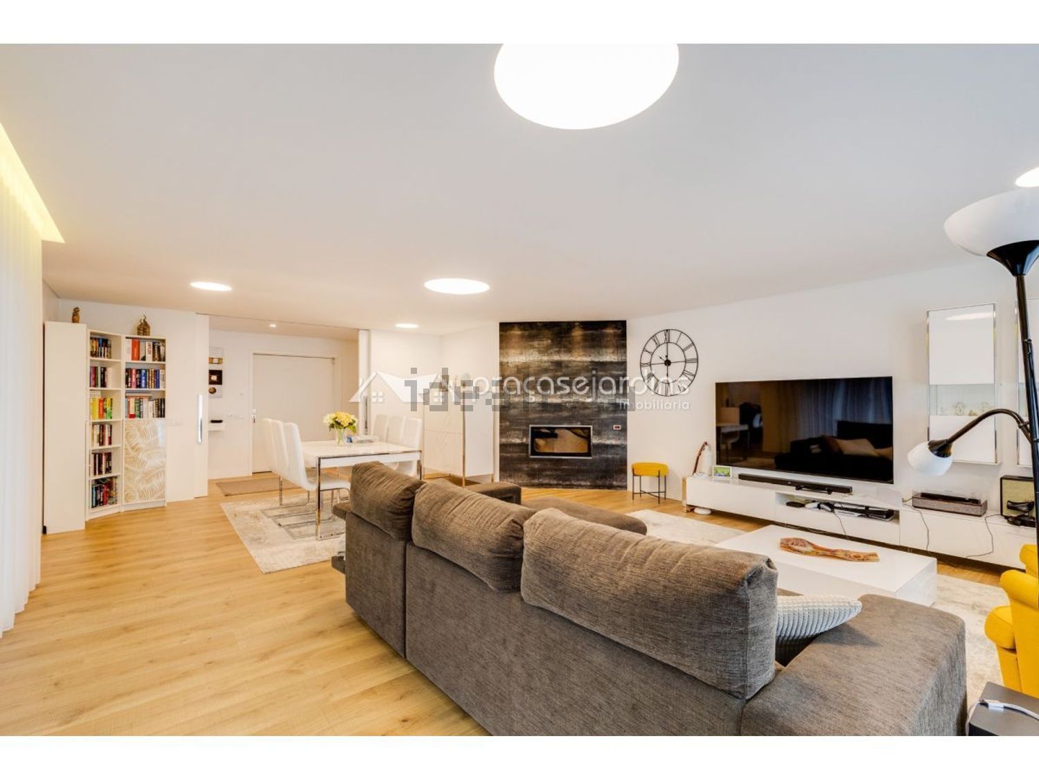 小楼房或独栋别墅出售在Amor - 客厅