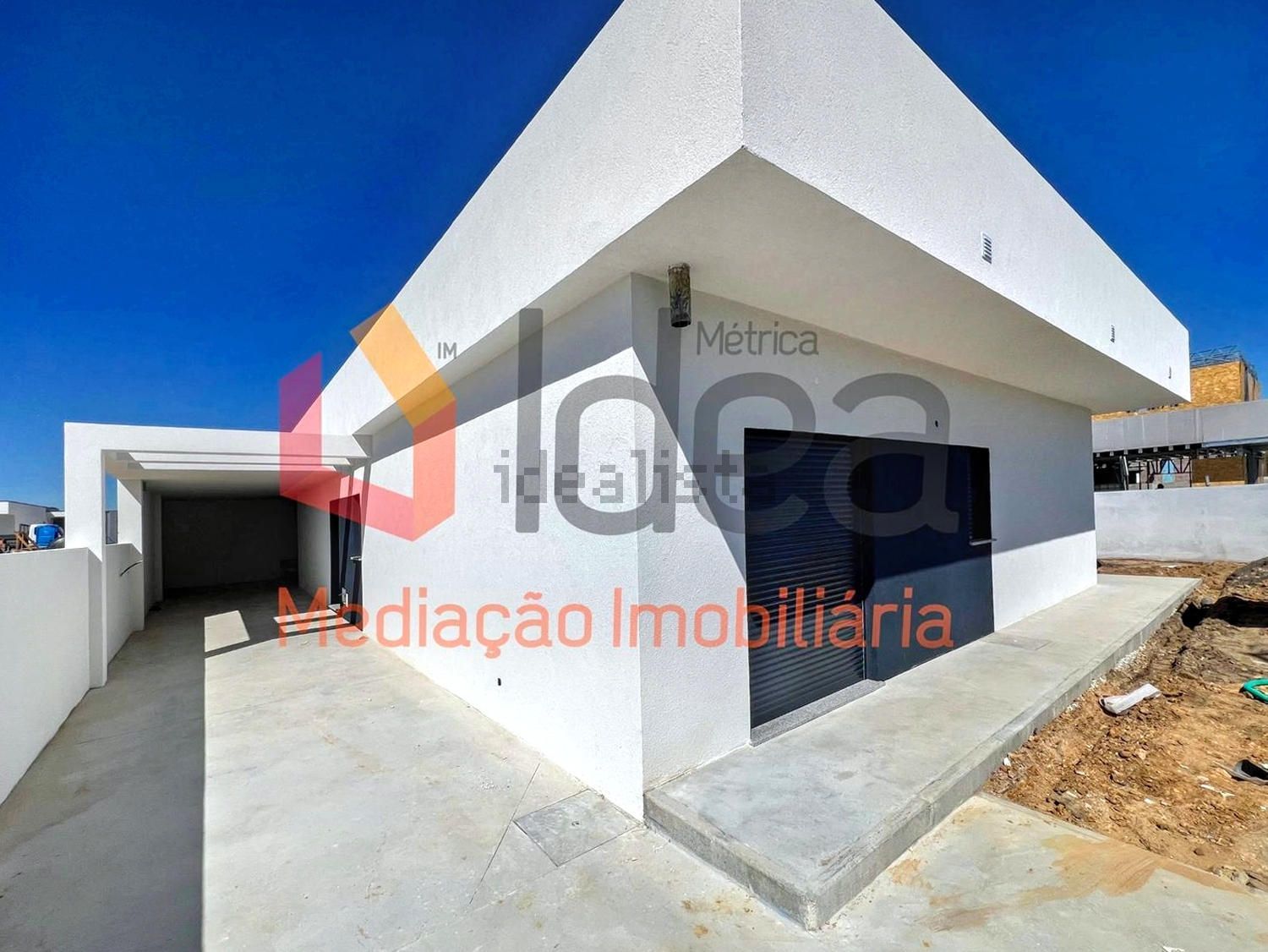 小楼房或独栋别墅出售在Rua Fernão Pires - 外立面
