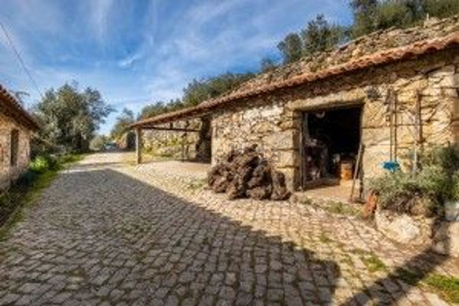 小楼房或独栋别墅出售在Rua Fonte do Ouro, 6 - 外立面