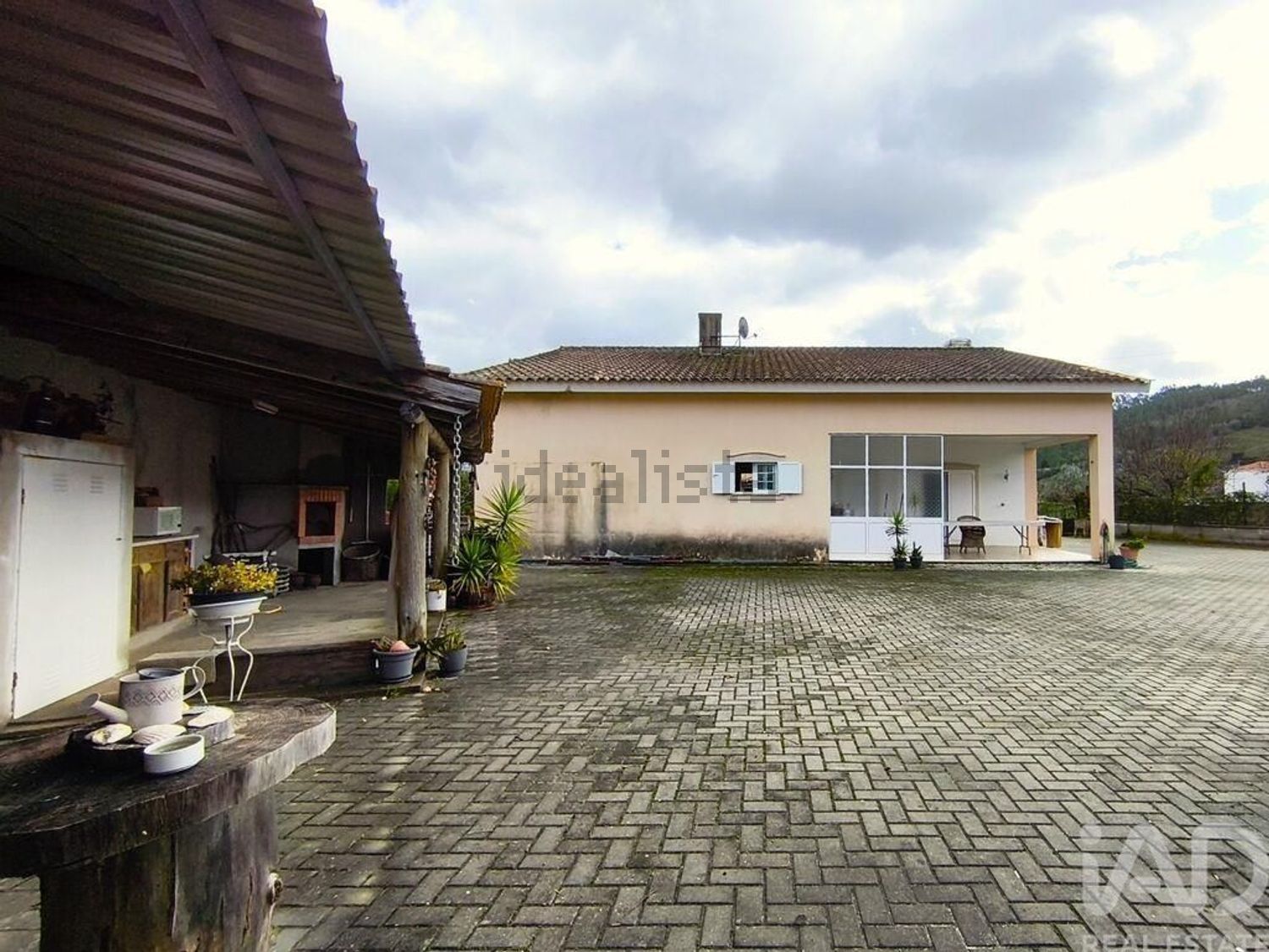 小楼房或独栋别墅出售在Lamas - 外立面