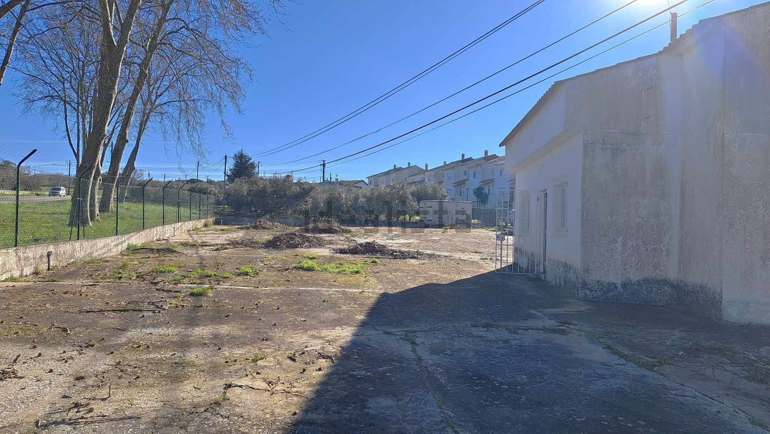 小楼房或独栋别墅出售在Rua de Leiria, 120 - 外立面