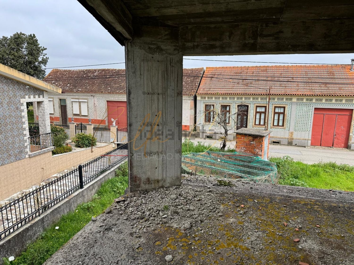 小楼房或独栋别墅出售在Requeixo - Nossa Senhora de Fátima - Nariz - 阳台