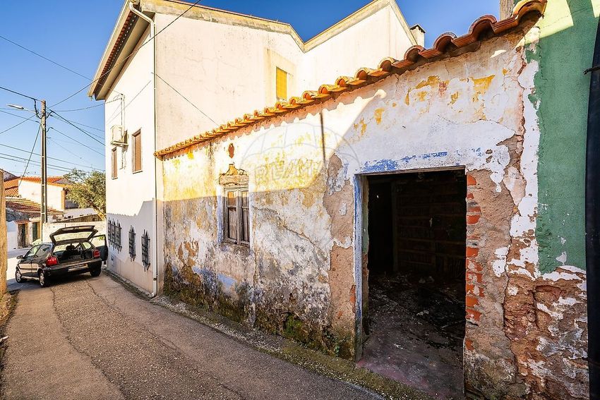 小楼房或独栋别墅出售在Avenida Universidade de Coimbra