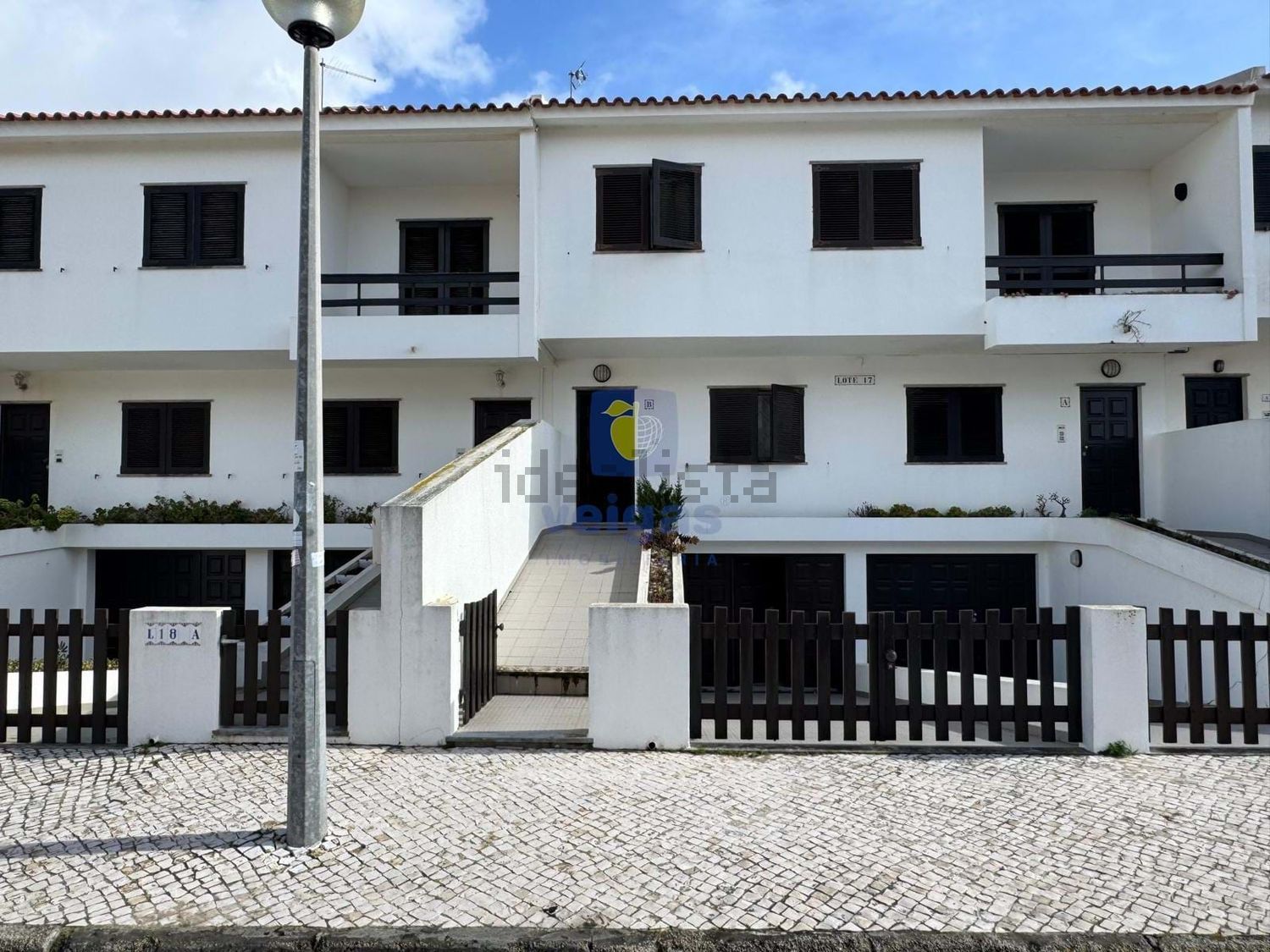 联排别墅出售在Rua Ferreira de Castro - 外立面