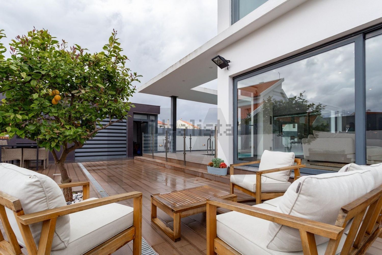 出租小楼房或独栋别墅在Rua Vinhas da Guarda s/n - 阳台