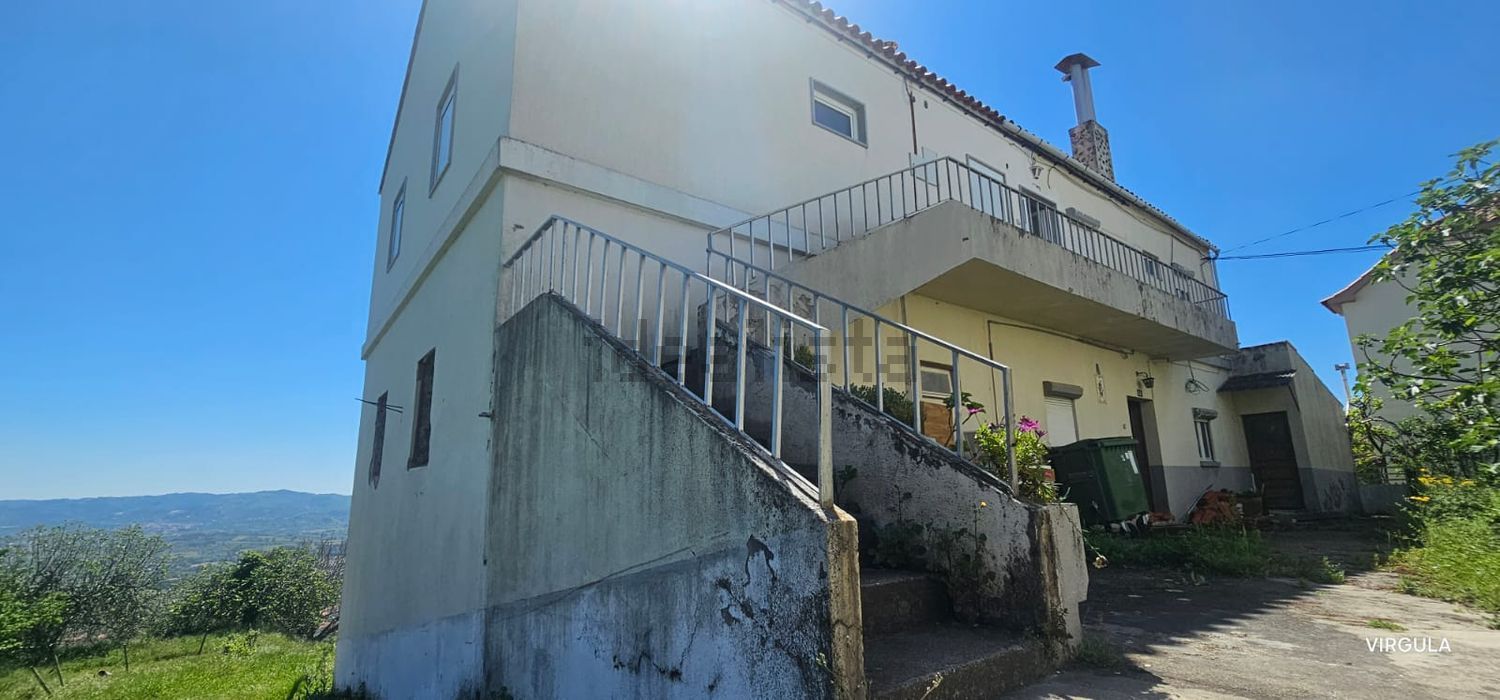 小楼房或独栋别墅出售在Rua de Santo António, 12 - 外立面