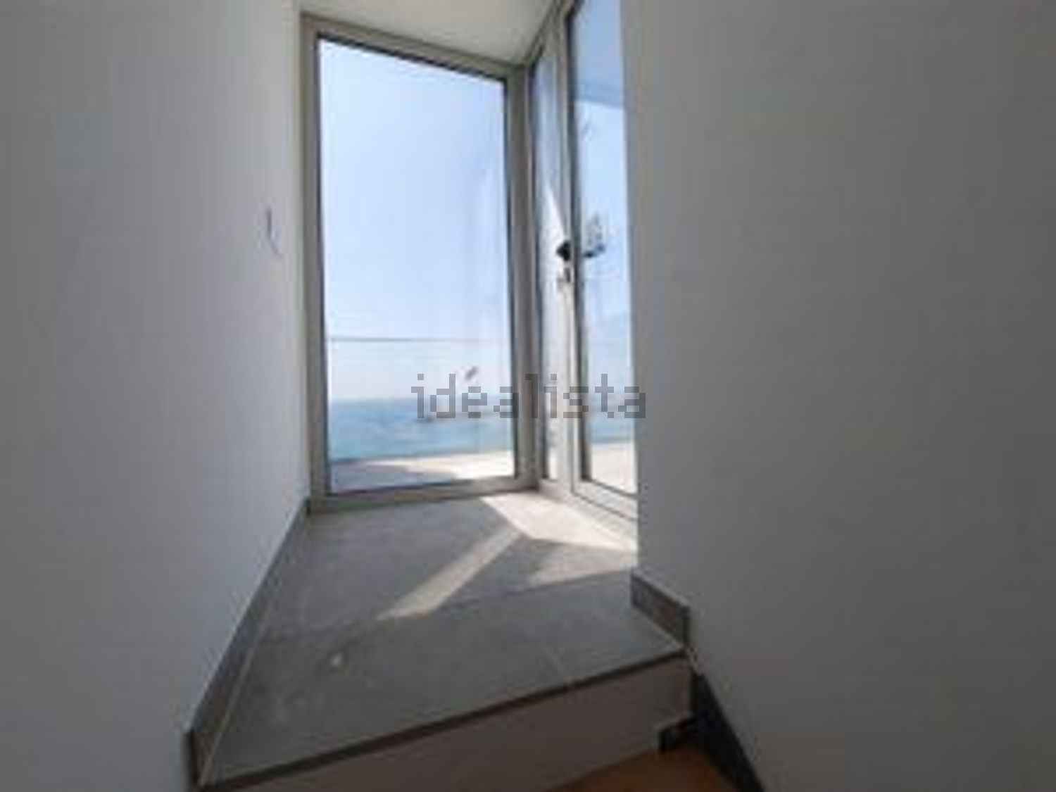 复式公寓出售在Avenida dos Náufragos, 23 - 详情