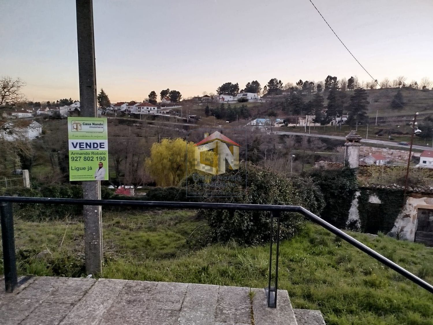 小楼房或独栋别墅出售在Avenida Ismael Mota, 32 - 阳台