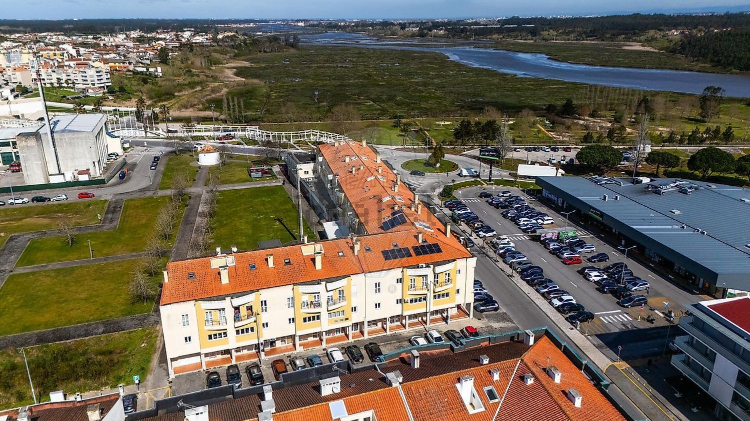 公寓 t4出售在Rua dos Bombeiros Voluntários de Vagos - 游泳池