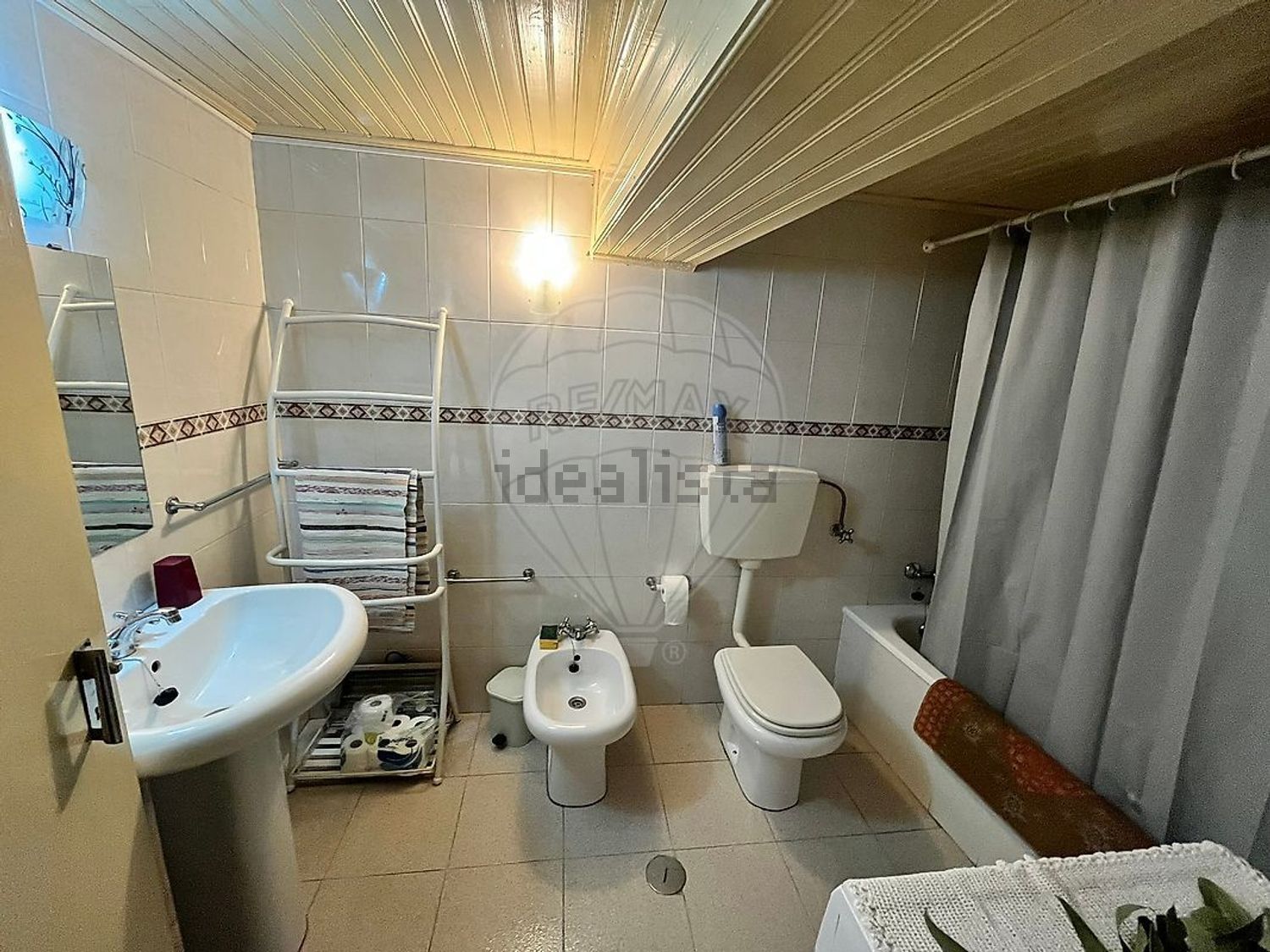 小楼房或独栋别墅出售在Rua Nova São João - 卫生间