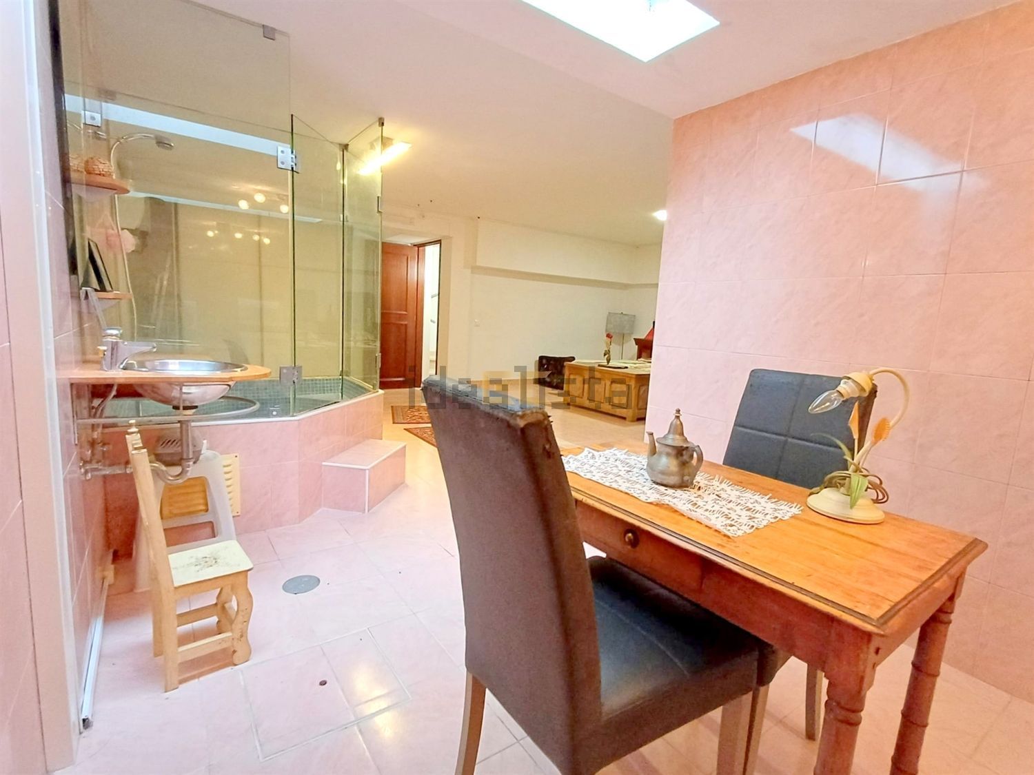 小楼房或独栋别墅出售在Quiaios - 地下室