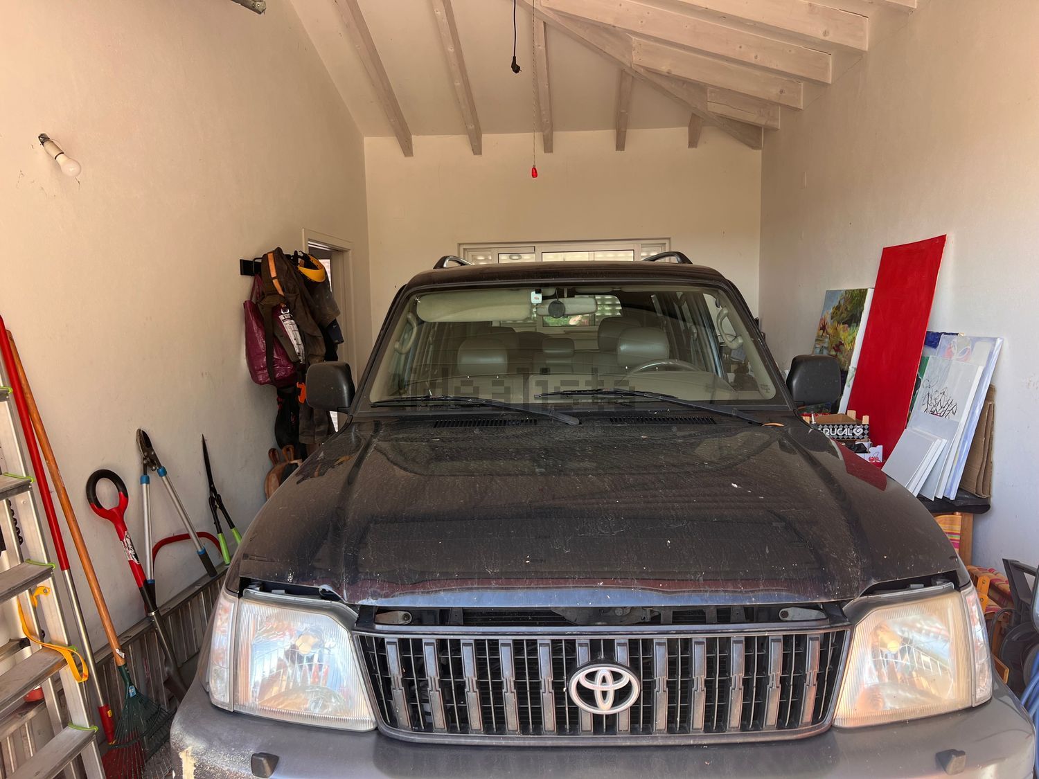 小楼房或独栋别墅出售在Rua do Vale - 停车位