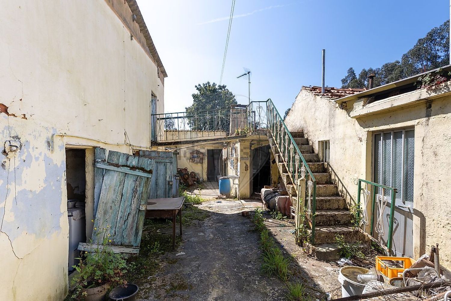 小楼房或独栋别墅出售在Rua Cemitério, 273 - 外立面