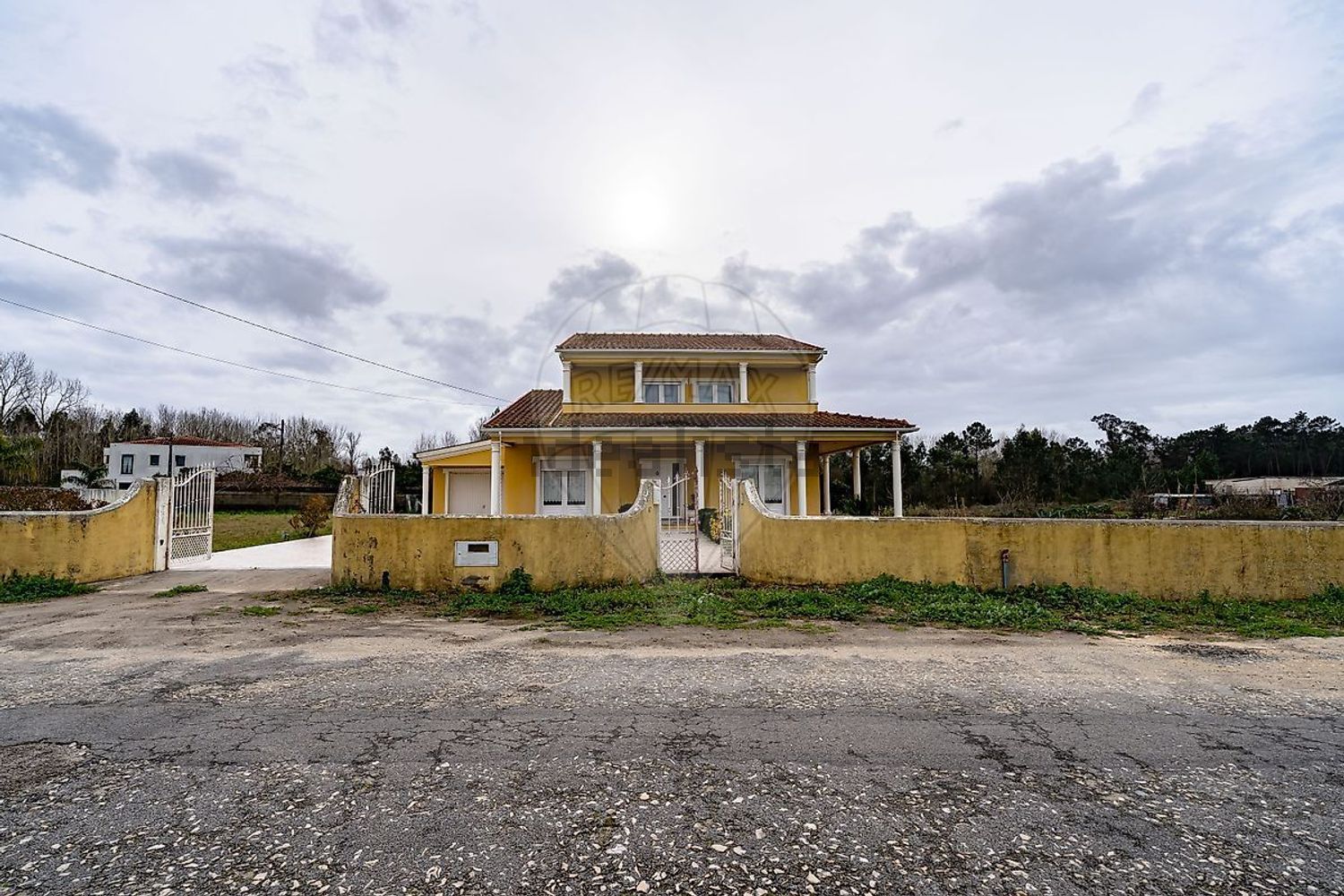 小楼房或独栋别墅出售在Rua Pinhal de Melo - 外立面