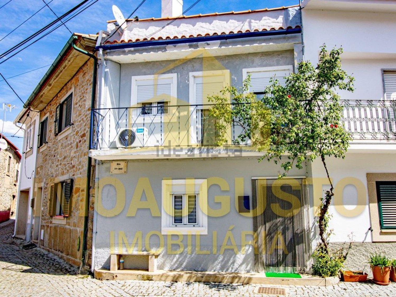 小楼房或独栋别墅出售在Rua Santa Cruz - 外立面