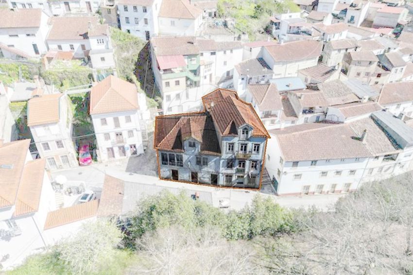小楼房或独栋别墅出售在Rua Valoiro