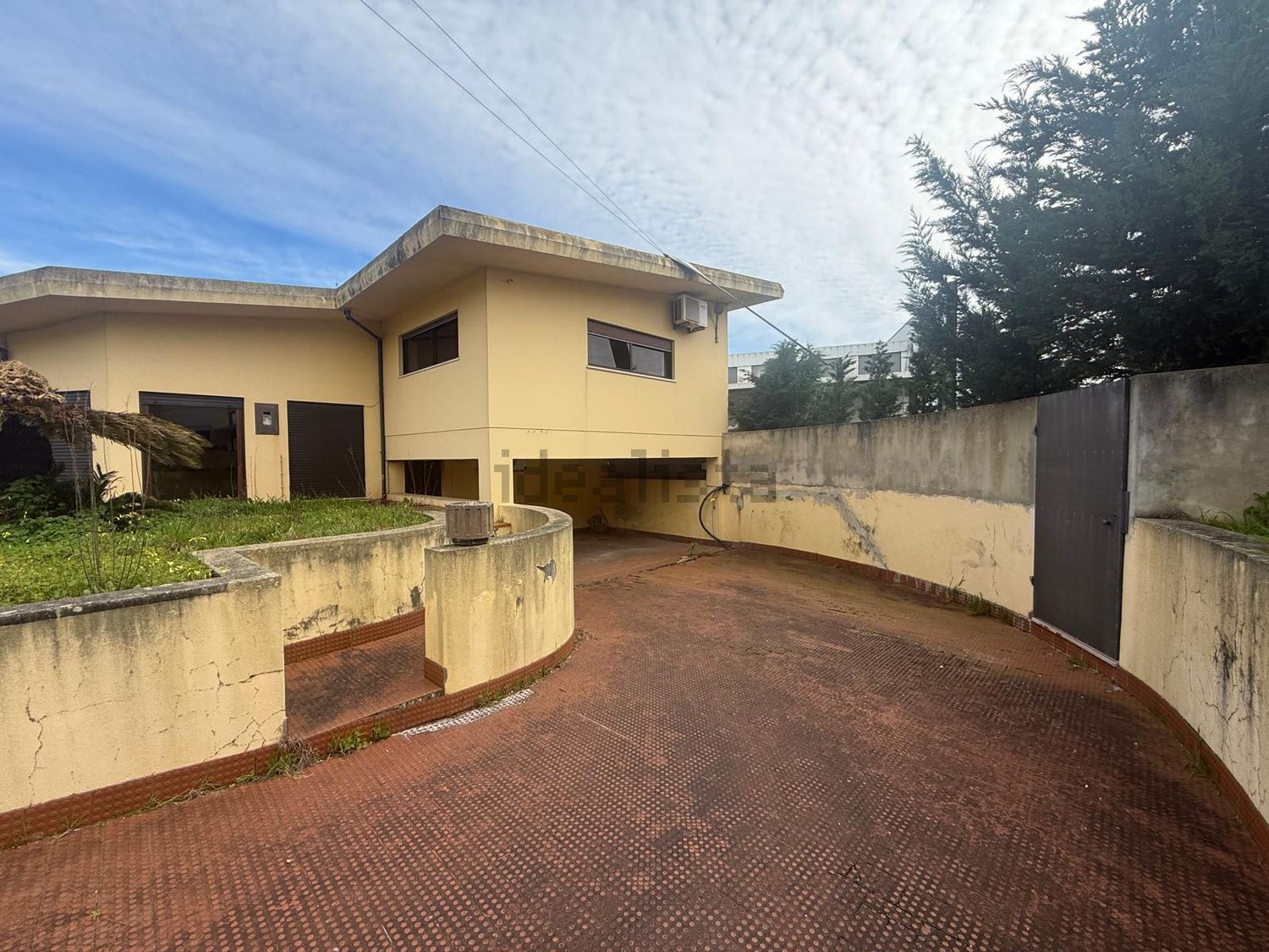 小楼房或独栋别墅出售在Rua do Centro - 外立面