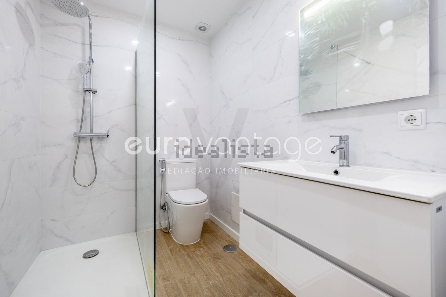 小楼房或独栋别墅出售在Rua do Pastor s/n - 卫生间