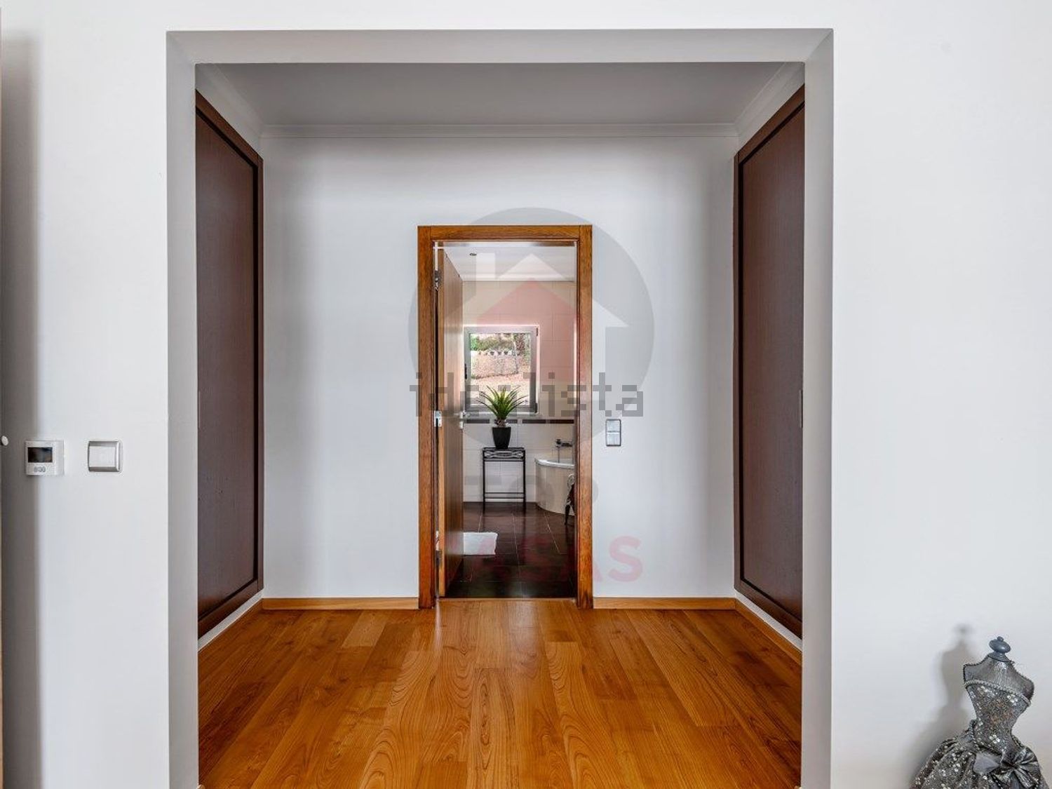 小楼房或独栋别墅出售在Nadadouro - 过道