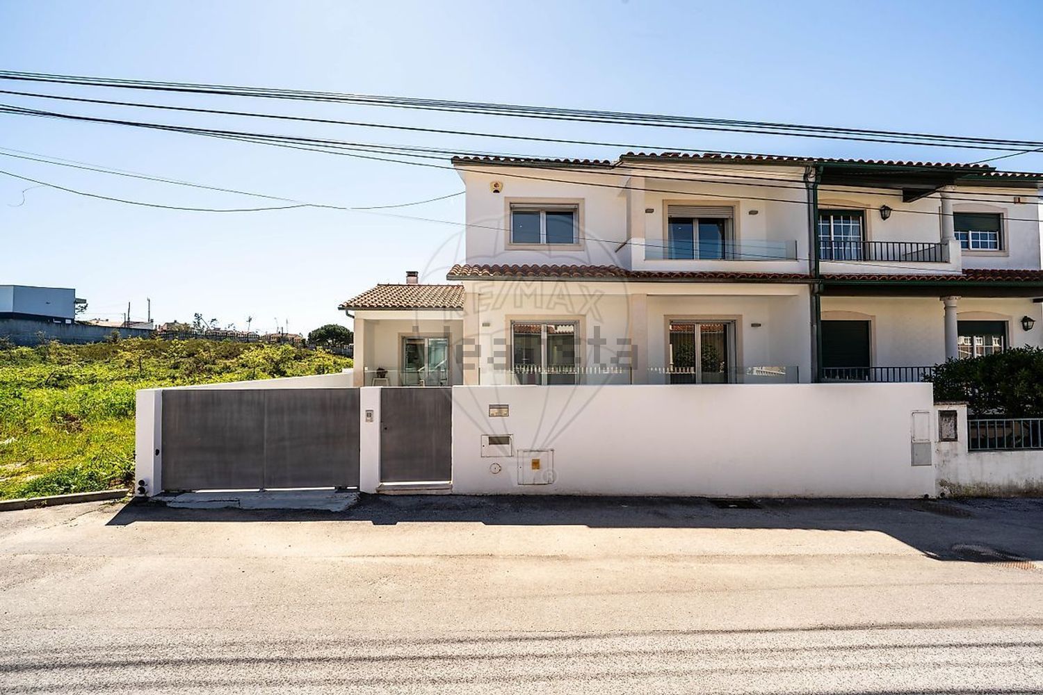 小楼房或独栋别墅出售在Estrada de Pinheiros - 外立面