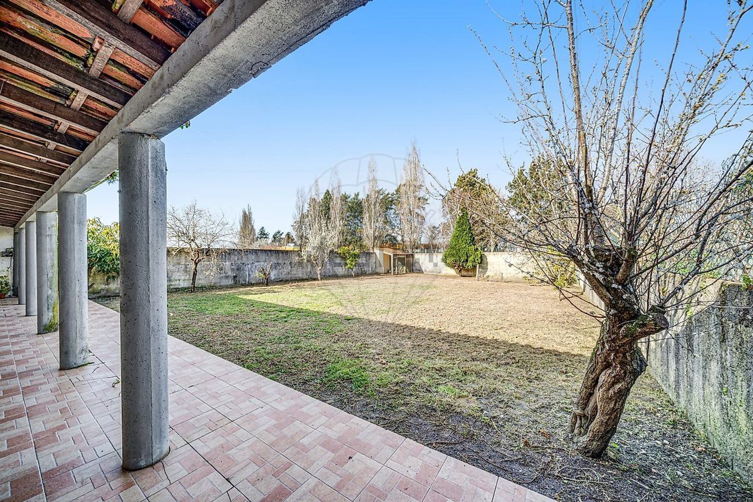 小楼房或独栋别墅出售在Avenida Mário Sacramento - 阳台