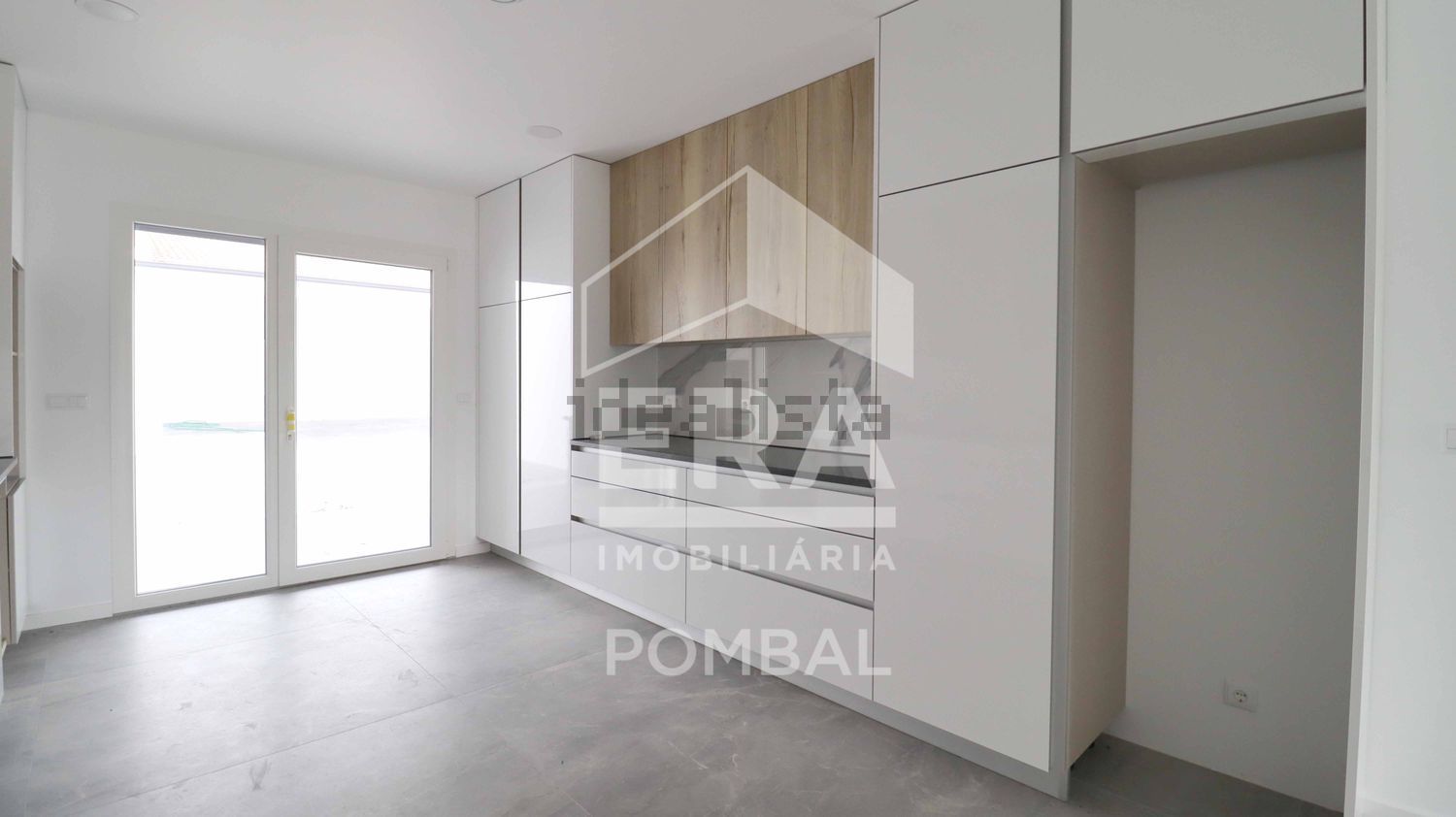 小楼房或独栋别墅出售Pombal - 试衣间