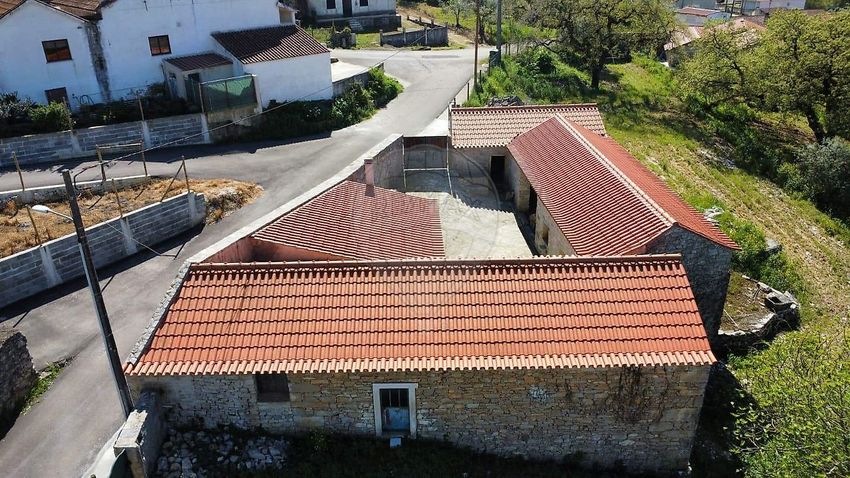 小楼房或独栋别墅出售在Évora de Alcobaça