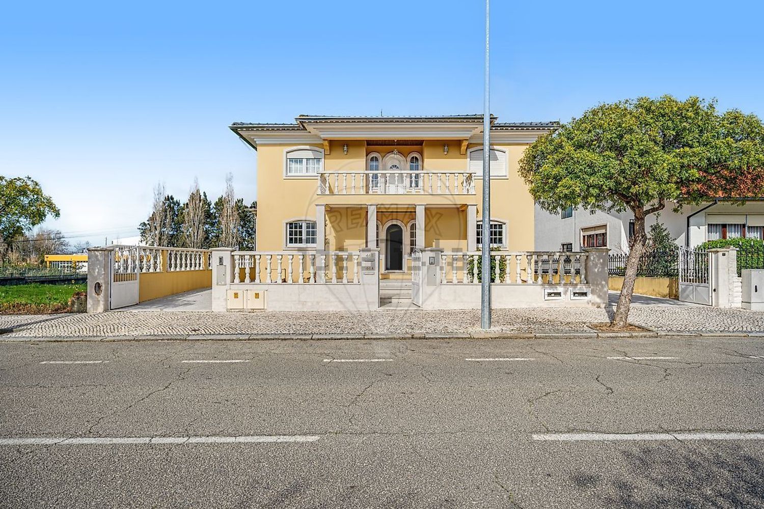 小楼房或独栋别墅出售在Avenida Mário Sacramento - 外立面