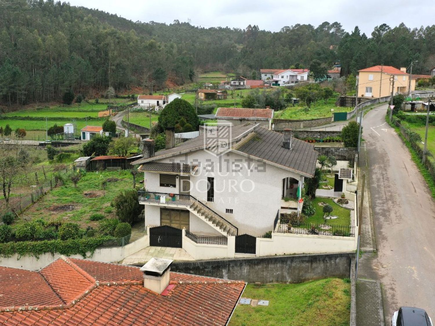 小楼房或独栋别墅出售在Rua Ribeira - 外立面