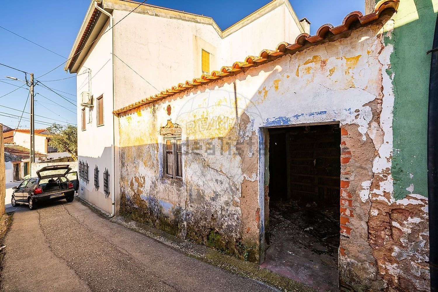 小楼房或独栋别墅出售在Avenida Universidade de Coimbra - 外立面