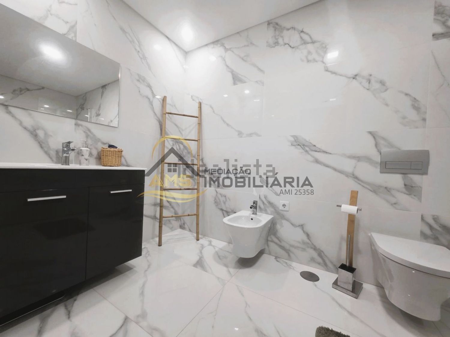 公寓 t3出售在Rua D - Urbanização Quinta do Barroso, 5 - 卫生间