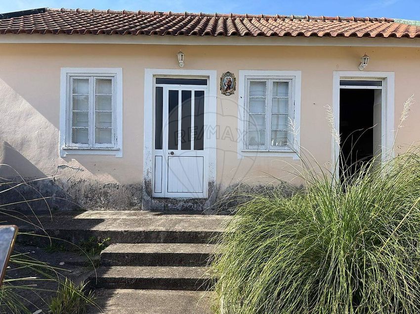 小楼房或独栋别墅出售在São Miguel de Souto