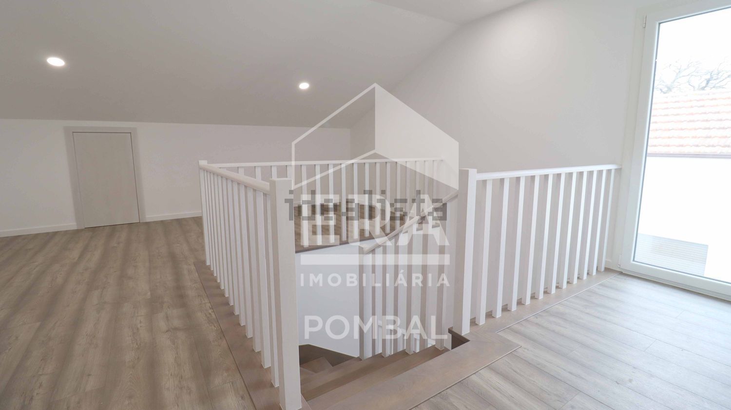 小楼房或独栋别墅出售Pombal - 详情