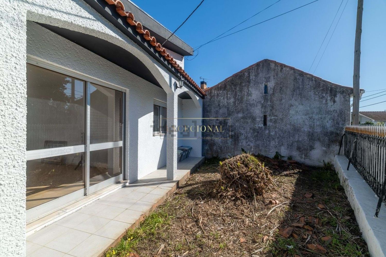 小楼房或独栋别墅出售在Rua do Carvalhal, 759 - 外立面