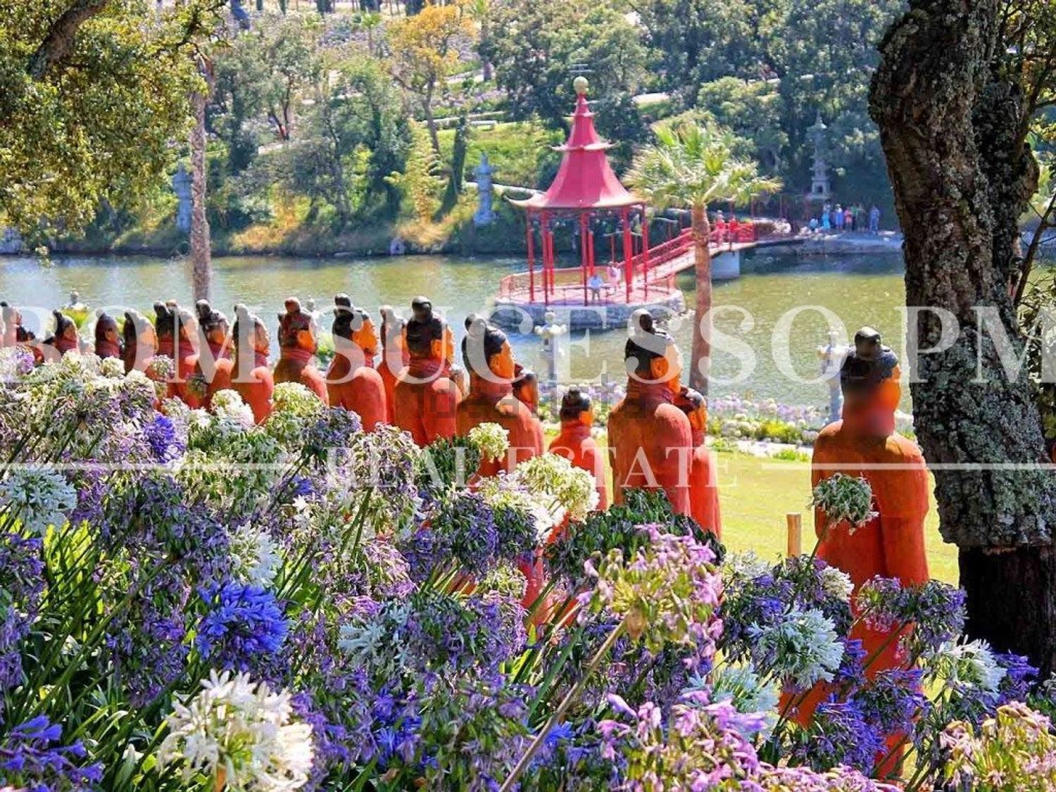 小楼房或独栋别墅出售在Rua da Fonte - 视线