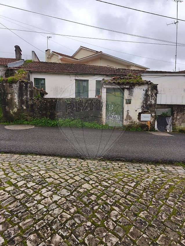 小楼房或独栋别墅出售在Aljubarrota