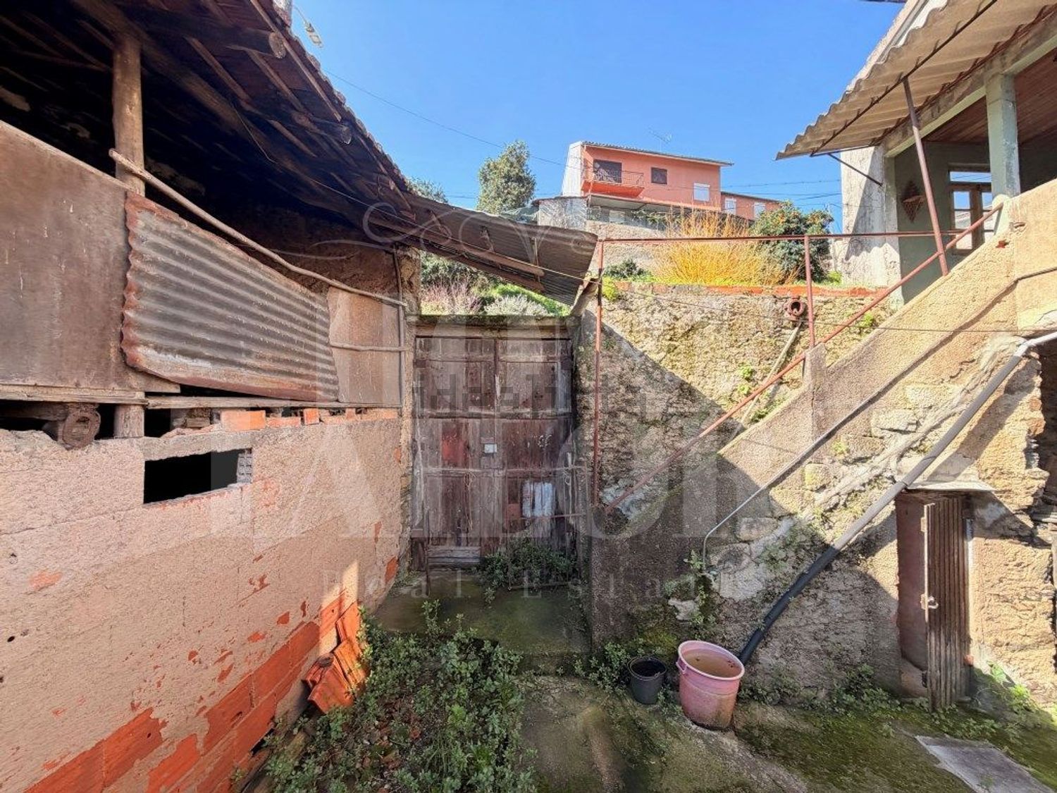 小楼房或独栋别墅出售在Estrada Nova - 外立面