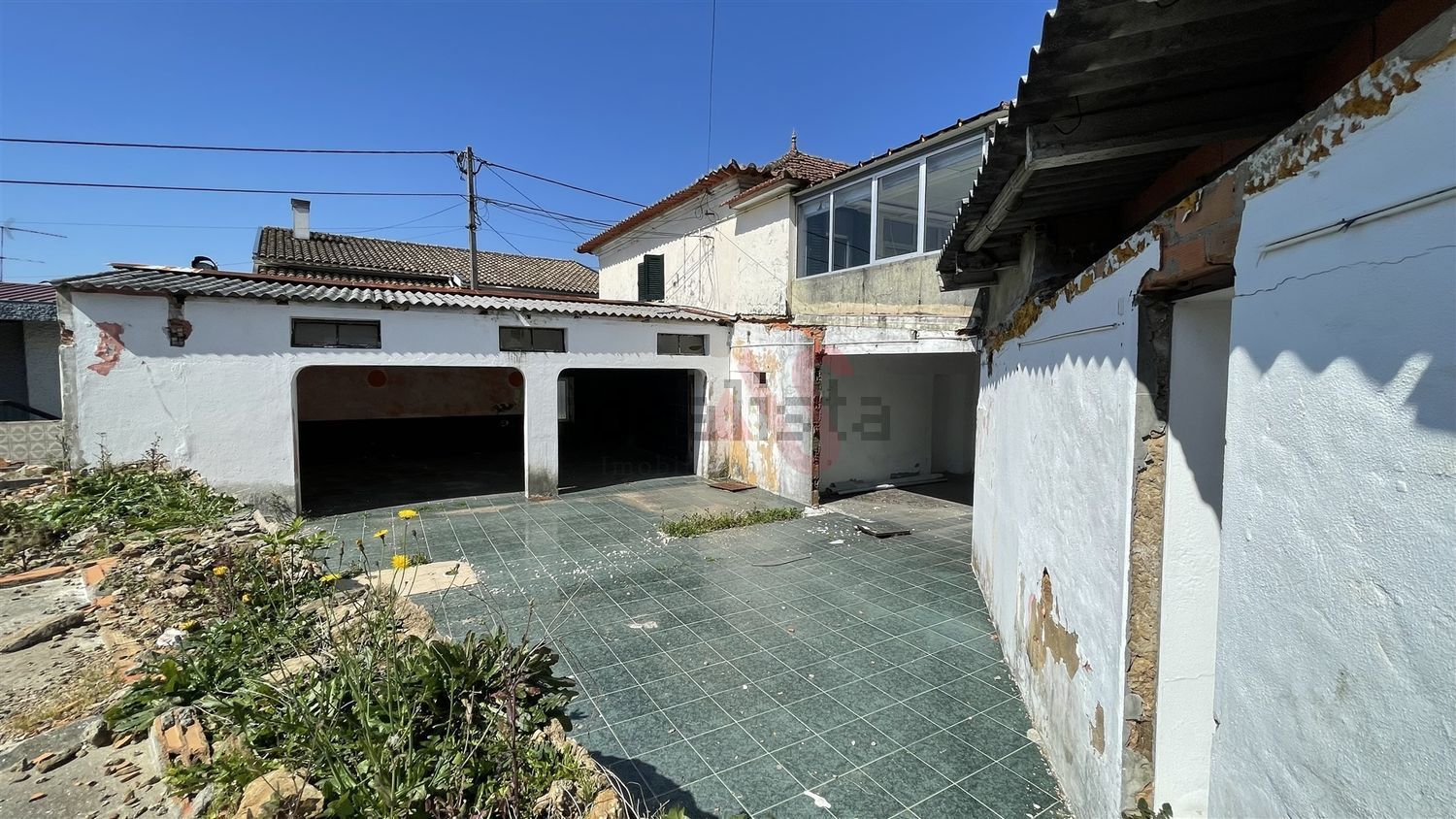 小楼房或独栋别墅出售在Rua Pedro Maria da Fonseca, 451 - 外立面