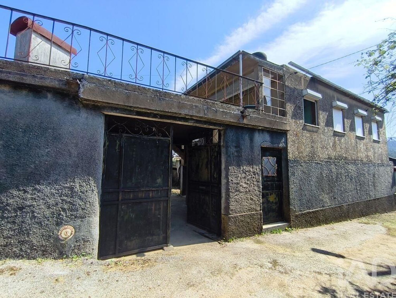 小楼房或独栋别墅出售在Semide e Rio Vide - 外立面