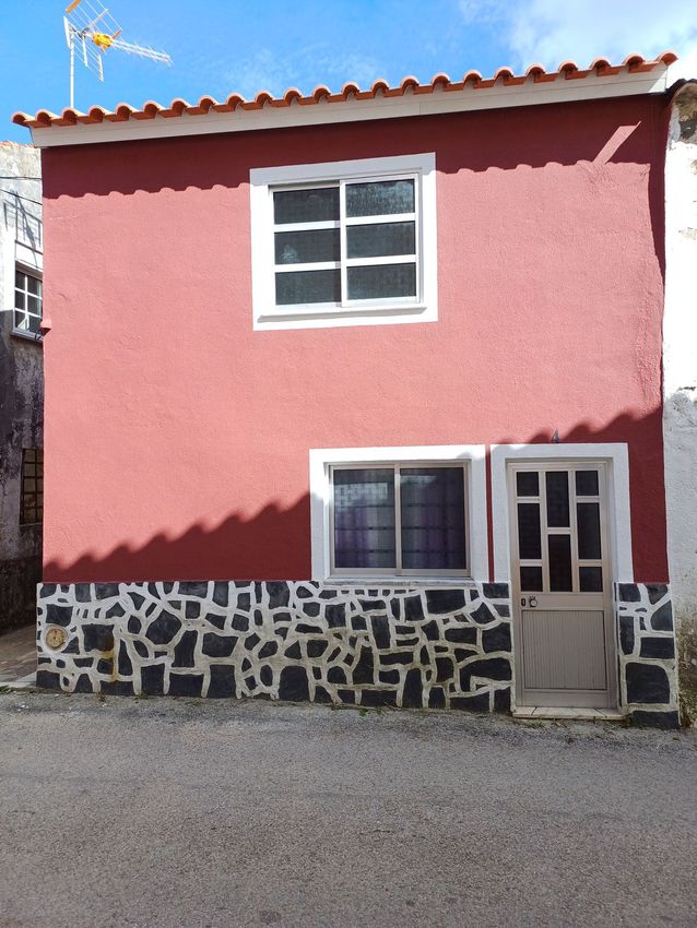 联排别墅出售在Rua da Capela, codiceira
