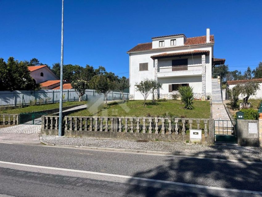 小楼房或独栋别墅出售在Figueiró dos Vinhos e Bairradas