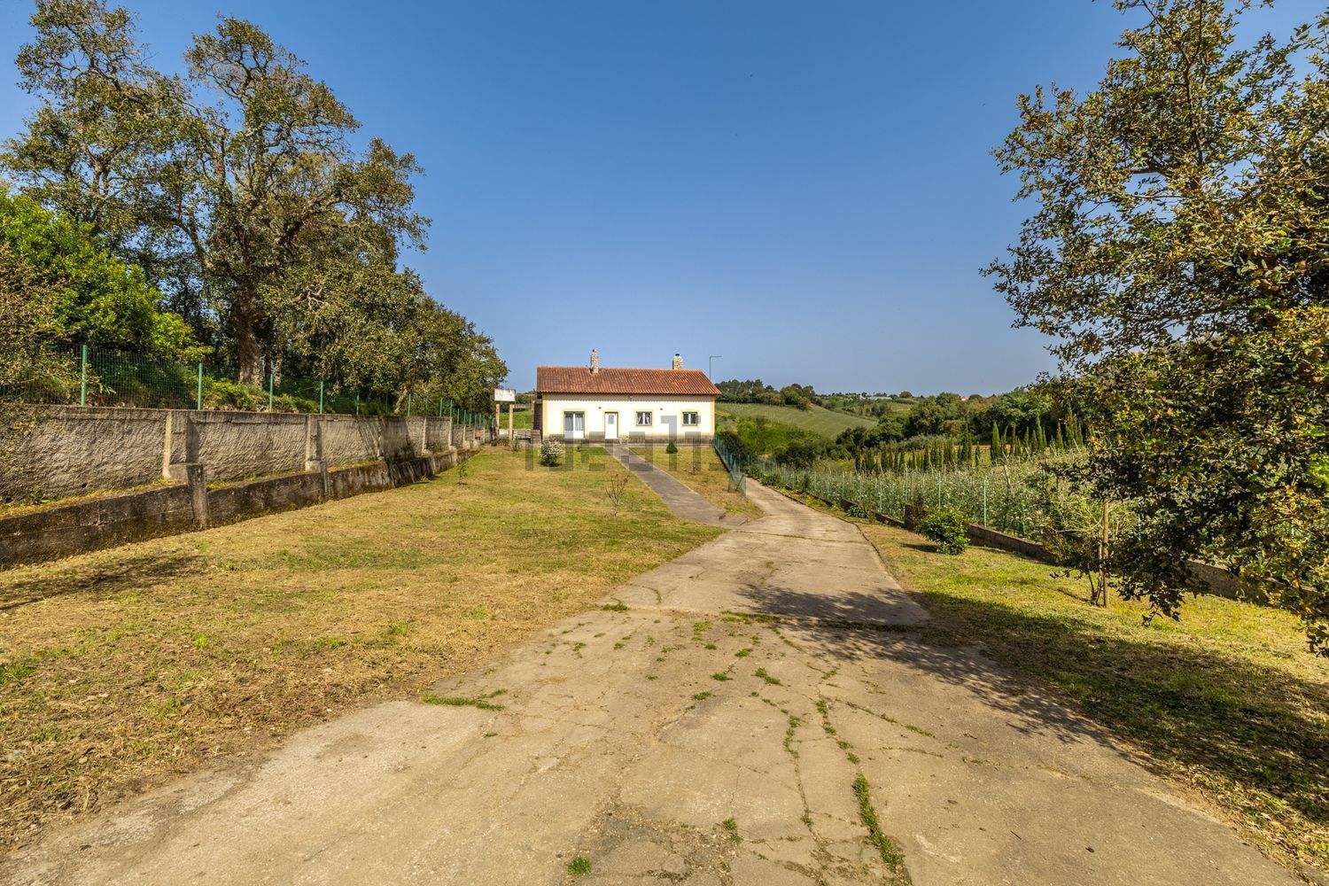 小楼房或独栋别墅出售在Rua das vinheirias 2460-352 s/n - 花园