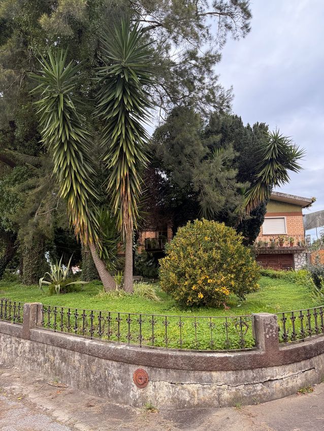 小楼房或独栋别墅出售在Rua Direita, 1